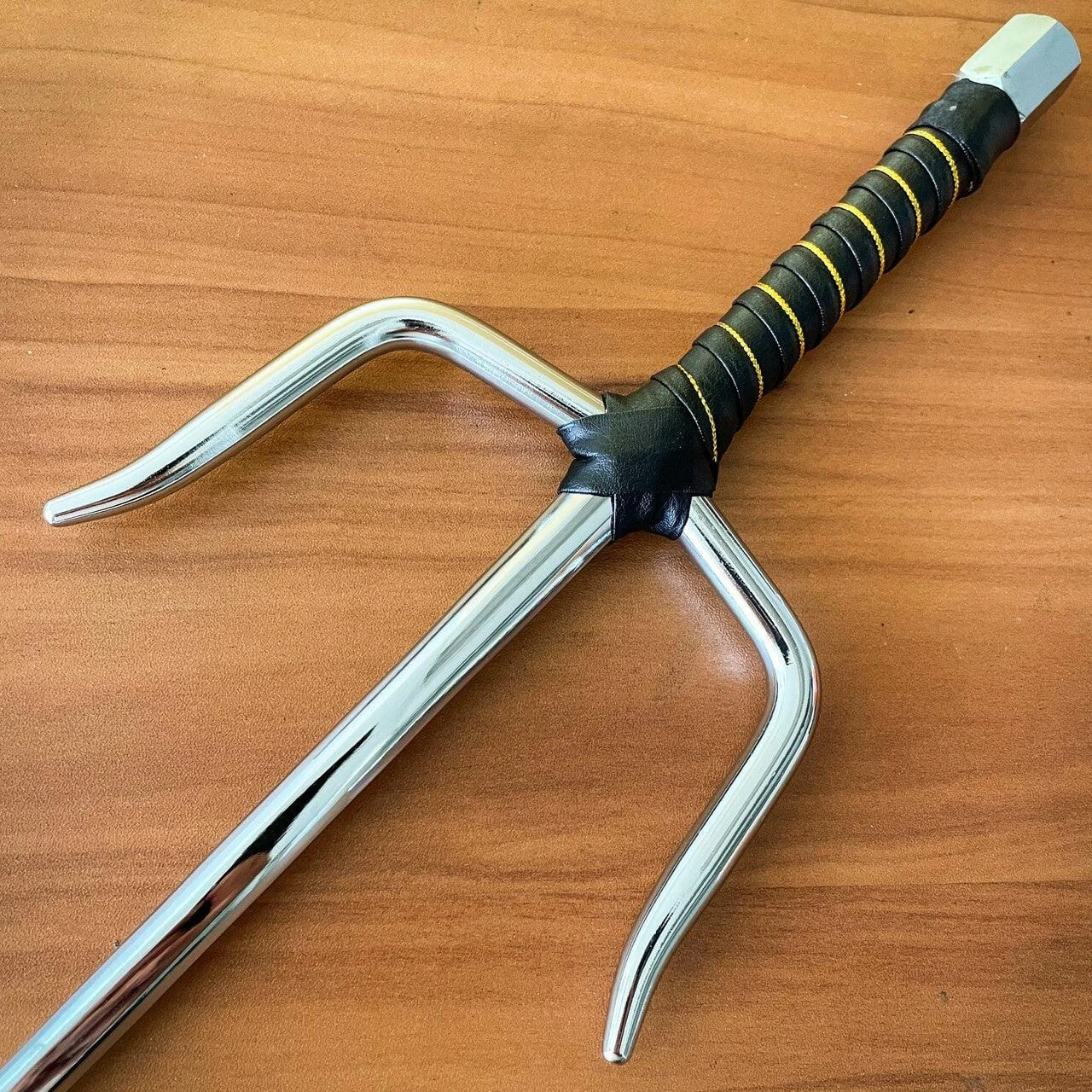 2PCS 19" Japanese Oni Ninja Metal Martial Arts Octagon Sai Set 6 2PCS 19" Japanese Oni Ninja Metal Martial Arts Octagon Sai Set - Image 4