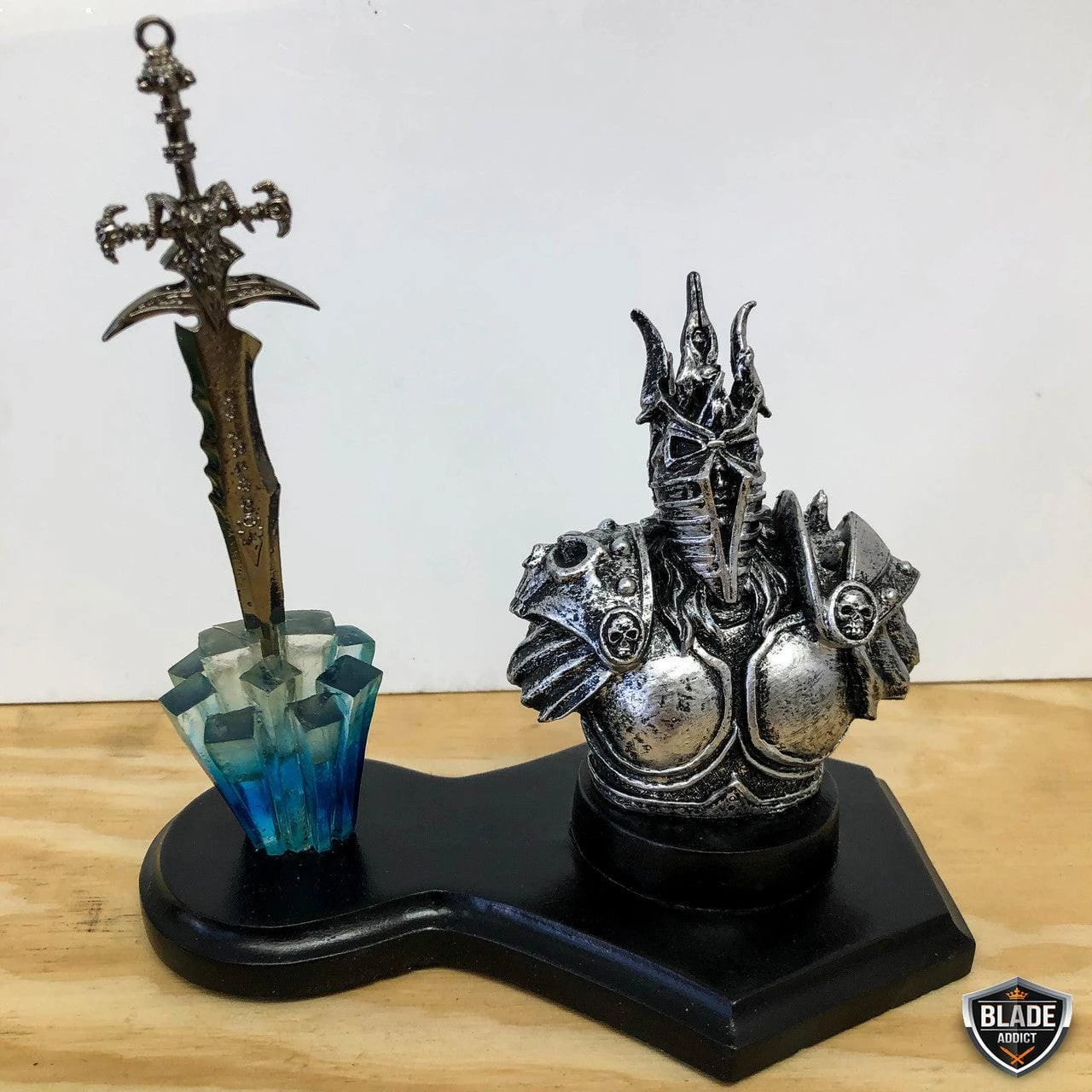 World Of Warcraft Desk Toy Mini Figure W/ Sword Orc Lich King 7 World Of Warcraft Desk Toy Mini Figure W/ Sword Orc Lich King - Image 5