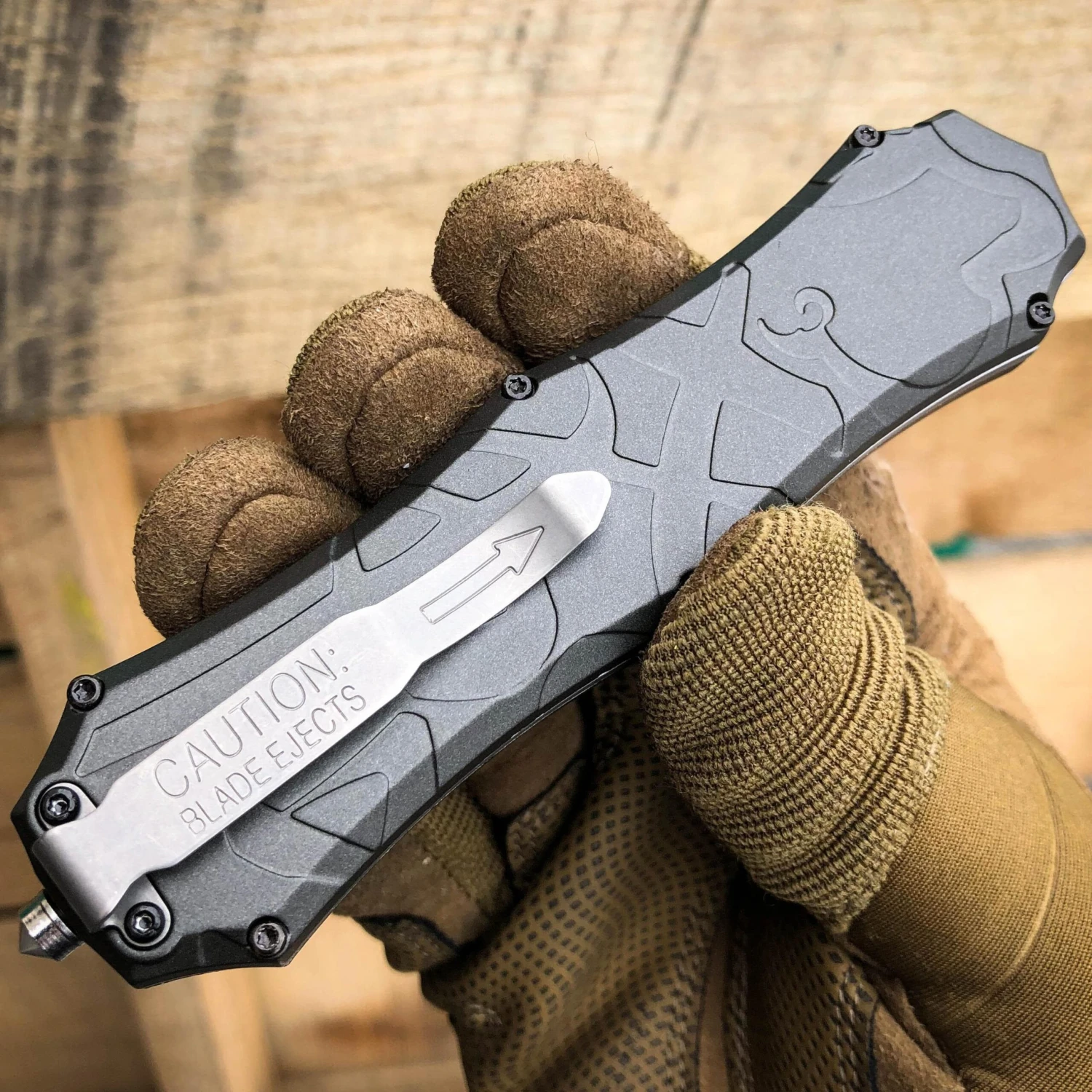 Smith & Wesson OTF Assist Finger Actuator Tanto Knife (3.2" Black Serr) 6 Smith & Wesson OTF Assist Finger Actuator Tanto Knife (3.2" Black Serr) - Image 4